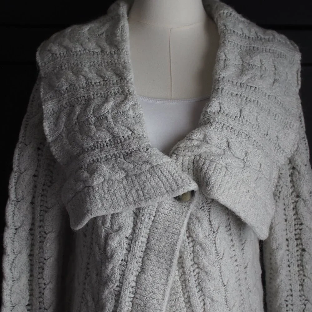 Splendor! | Wool Blend, Cable Knit, Collared Cardigan - Picture 3 of 8